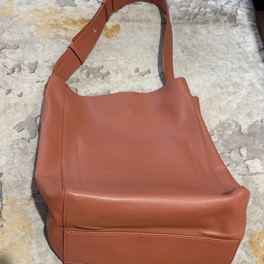 Everlane The Italian Leather Studio Bag in Cognac Timeless Classic Minimalist - Picture 7 of 11